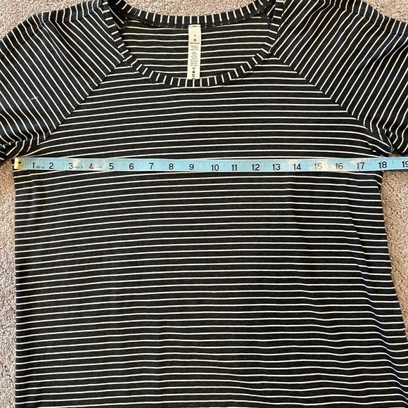 Lululemon Emerald Long Sleeve Modern Stripe Tee, Heathered Black/White, Size 6 - Picture 7 of 15